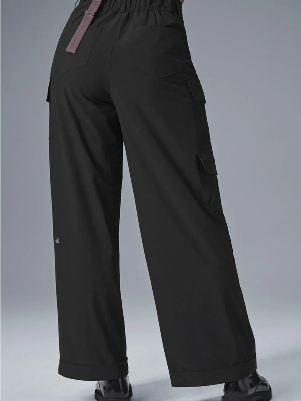 ALO YOGA Workwear Cargo Pant in Black